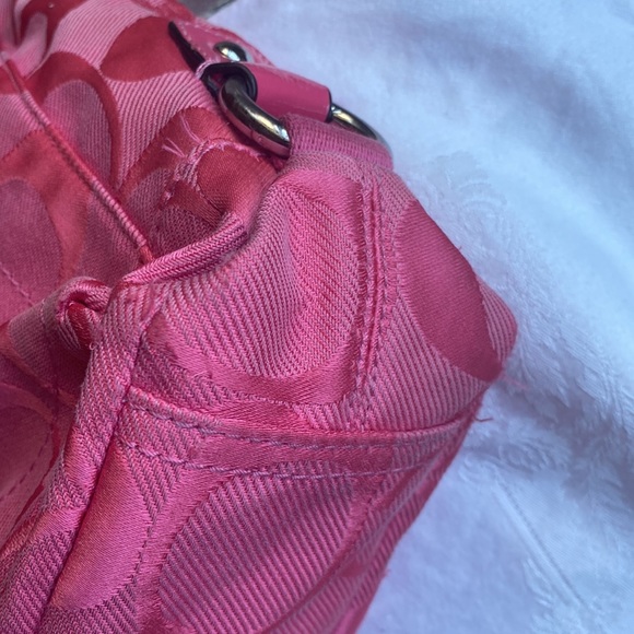 Coach, cross body, large size and in beautiful pink, messenger handbag. - Picture 13 of 15